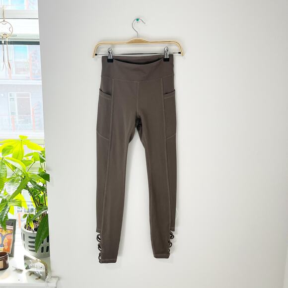 Hollister Gilly Hicks Brown Cutout Workout Leggings Size Small - Picture 1 of 6
